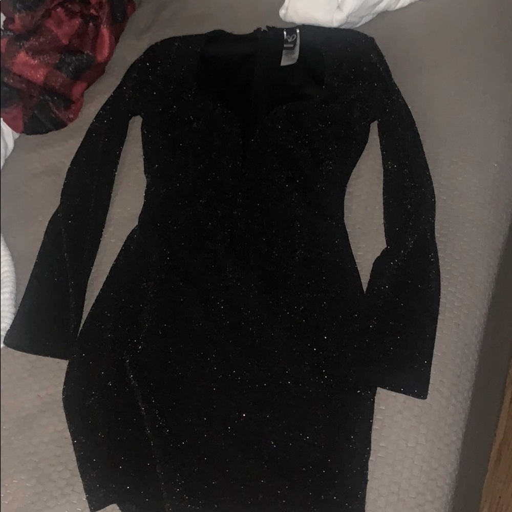 Black sweetheart glitter long sleeve dress